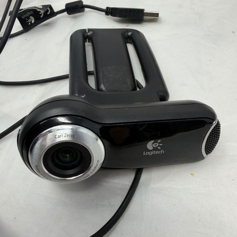 Logitech QuickCam Pro 9000 Carl Zeiss Lens 2MP Autofocus USB Webcam Black Silver